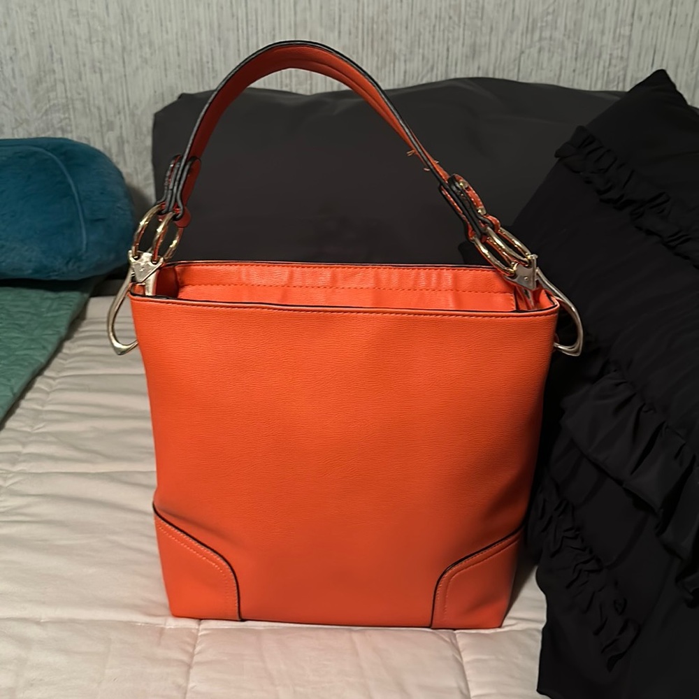 Bucket bag